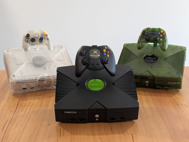 Original Xbox Console and Controller Display Stand